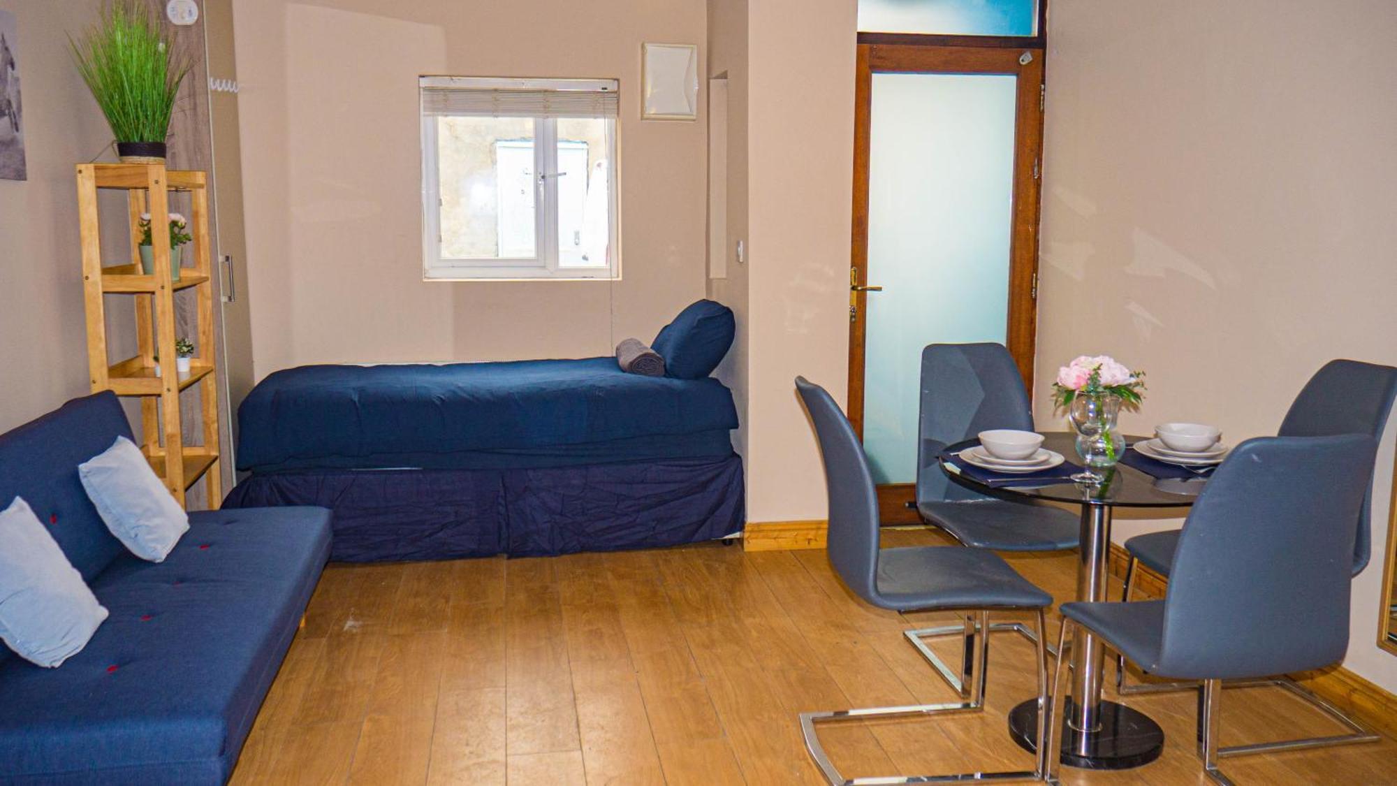 Cosy Flat Off Centre * Dublin