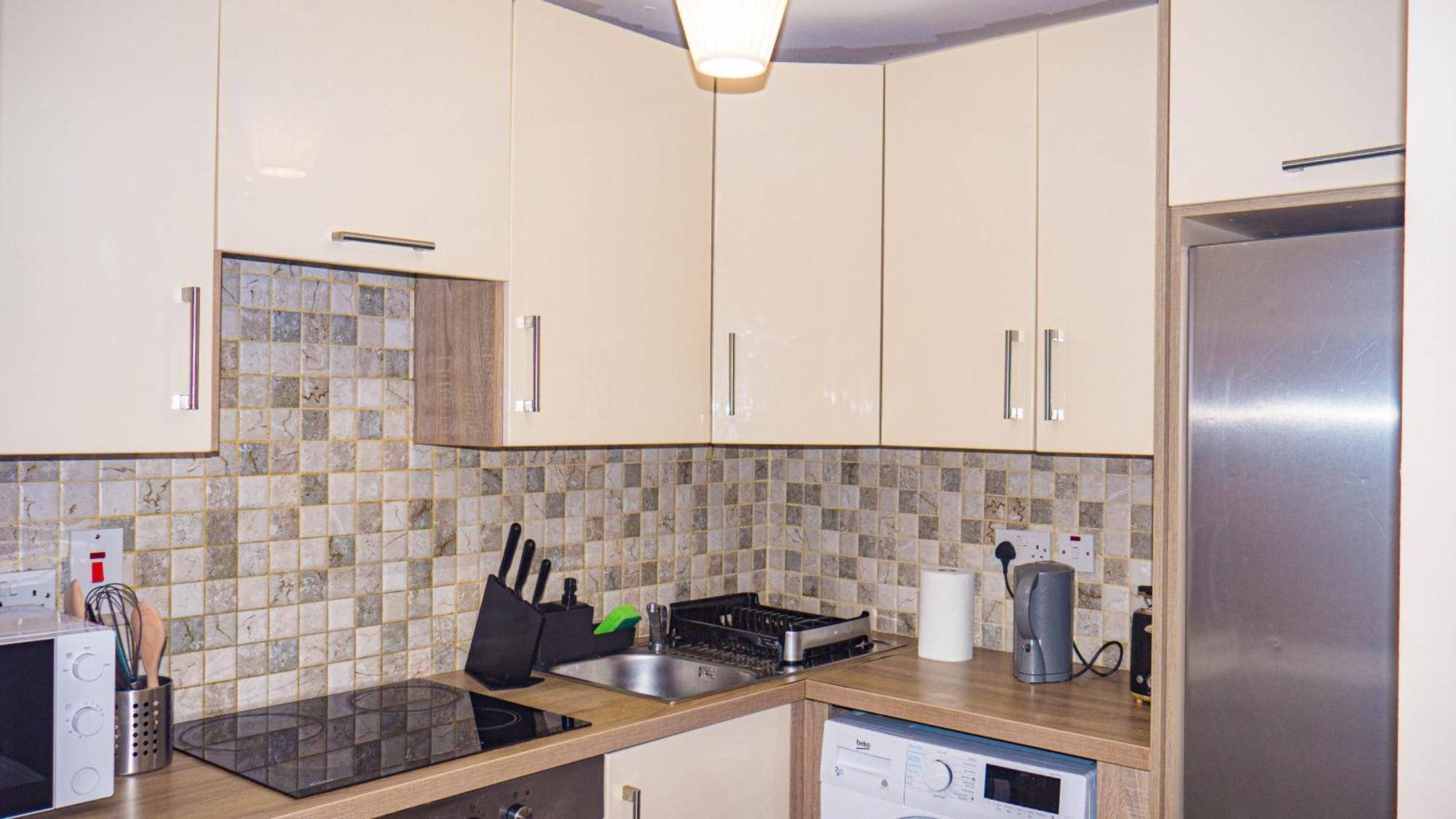 Cosy Flat Off Centre