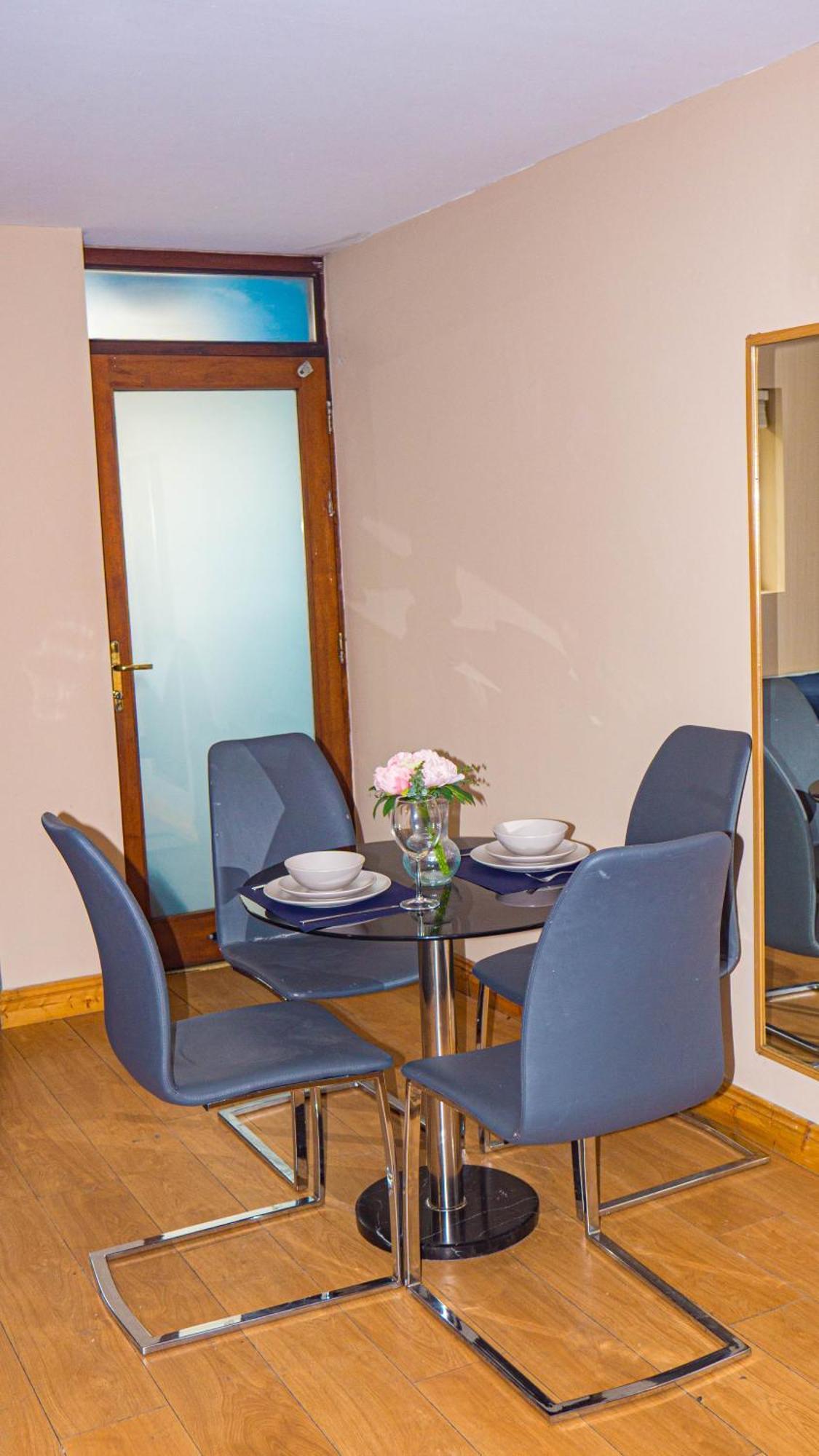 Cosy Flat Off Centre * Dublin