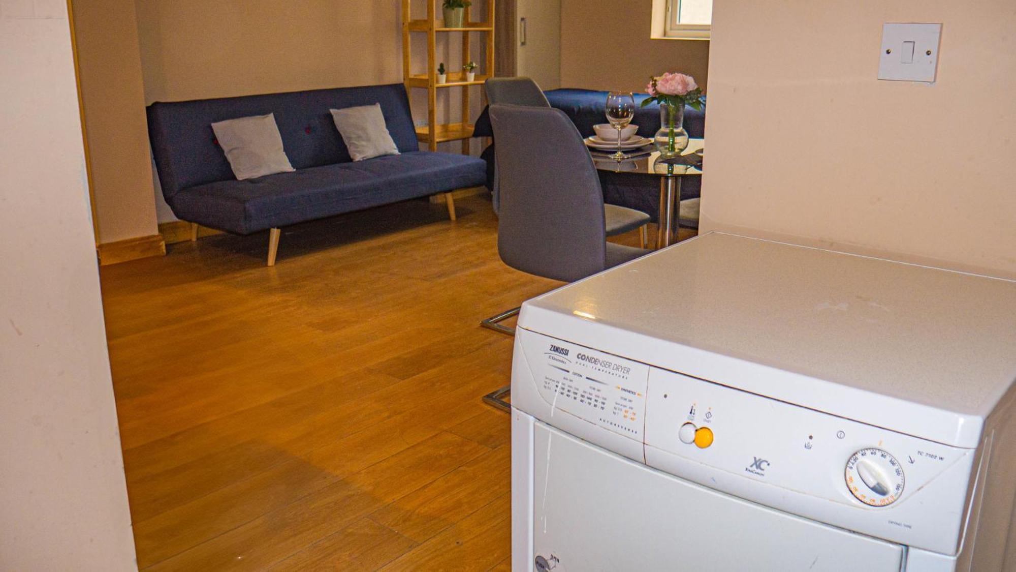Cosy Flat Off Centre * Dublin