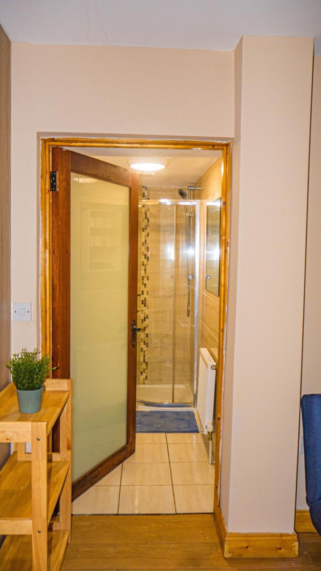 Cosy Flat Off Centre *