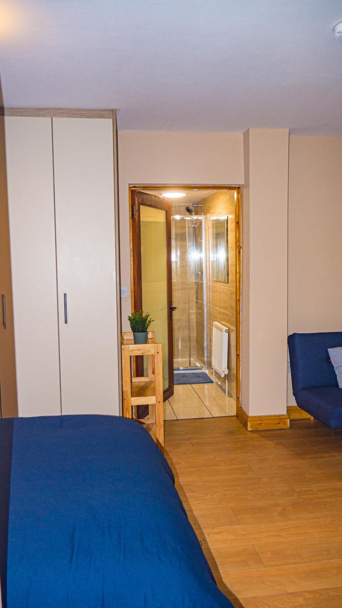 Cosy Flat Off Centre Apartment