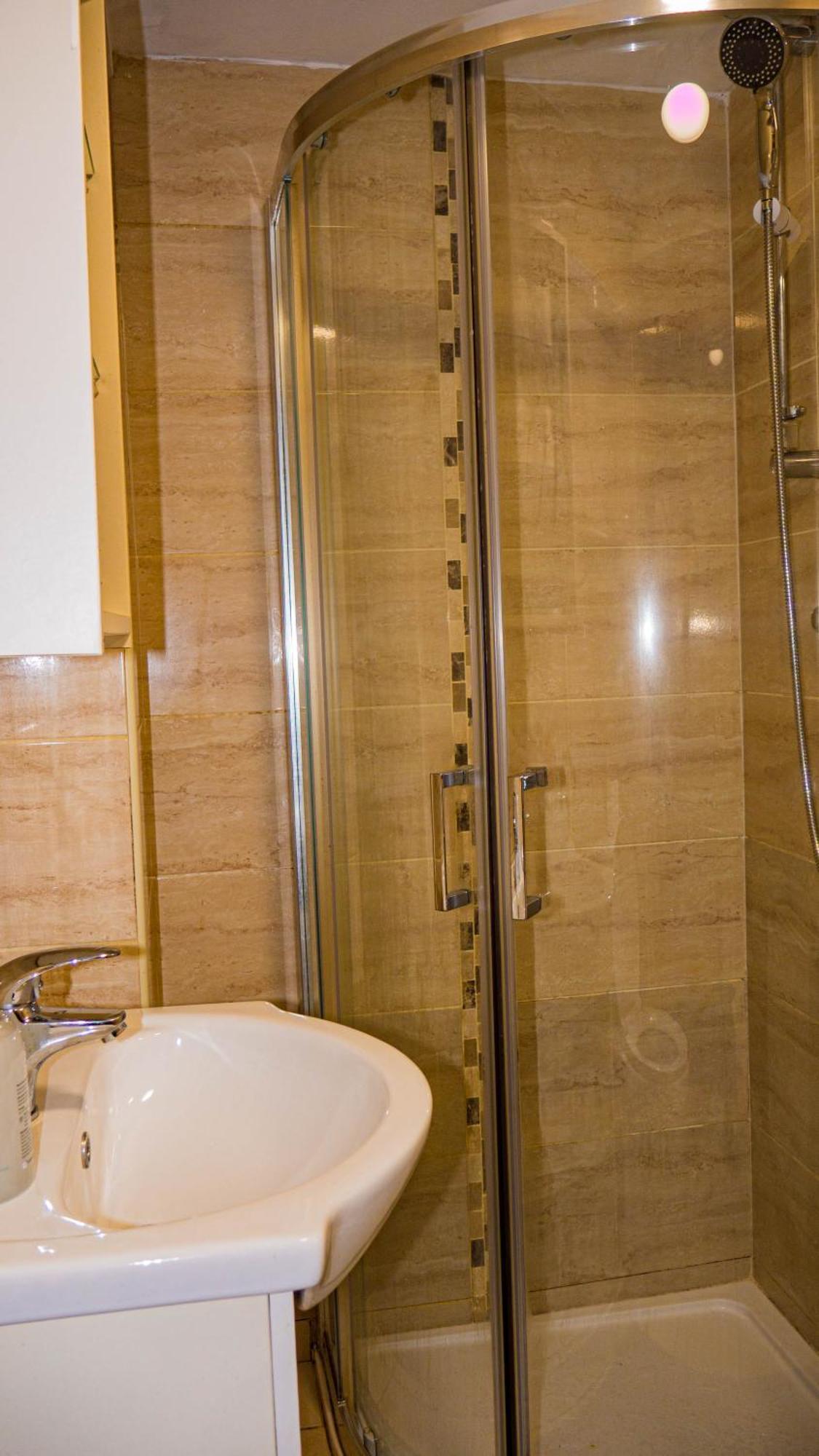 Cosy Flat Off Centre Apartment *