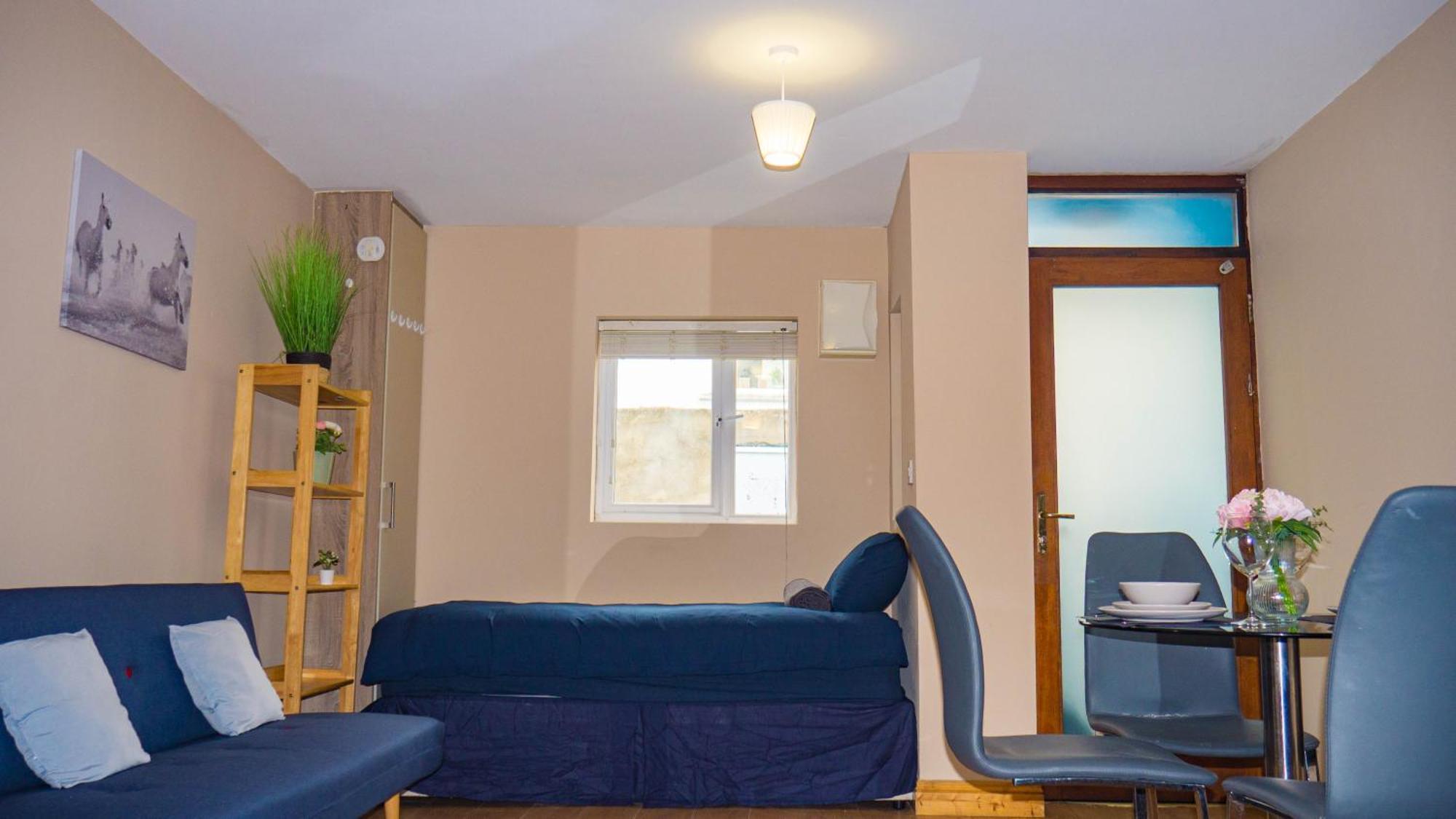 Apartment Cosy Flat Off Centre