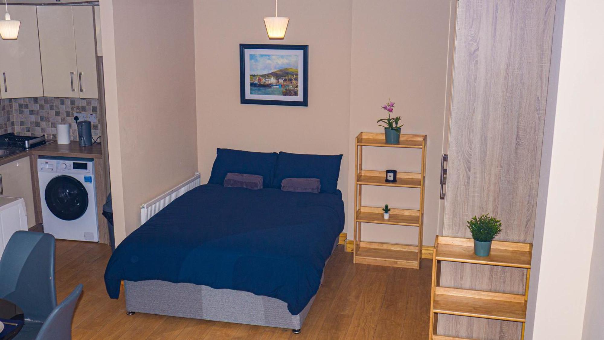 Cosy Flat Off Centre *