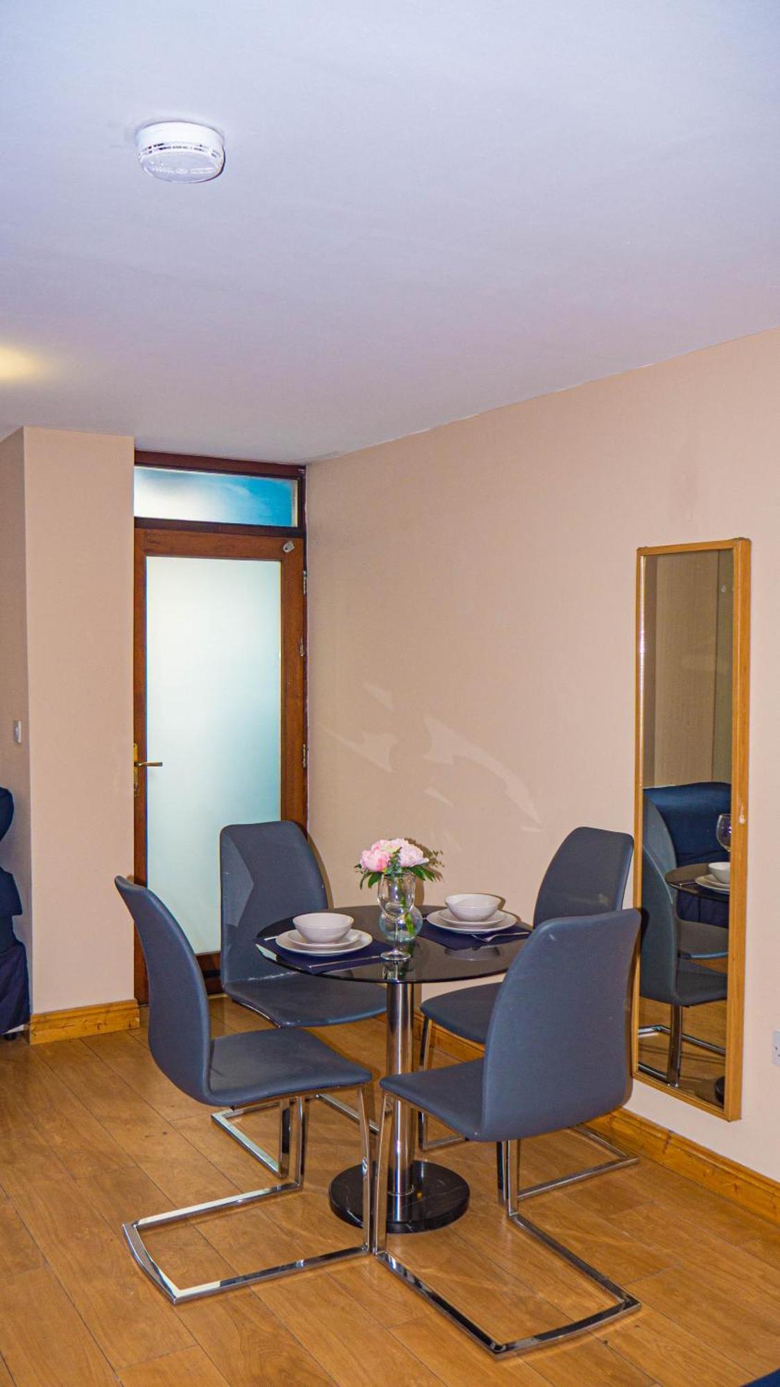 Cosy Flat Off Centre * Dublin